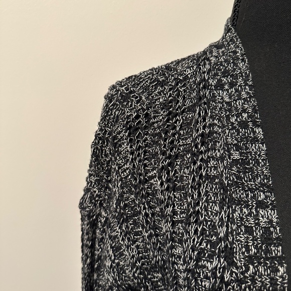 *AMERICAN EAGLE OUTFITTERS* Black x White Open Front Cardigan Sweater Size Med - Picture 3 of 7
